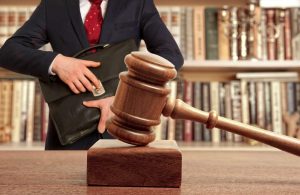 Роль адвоката у кримінальних справах у суді: як захистити свої права